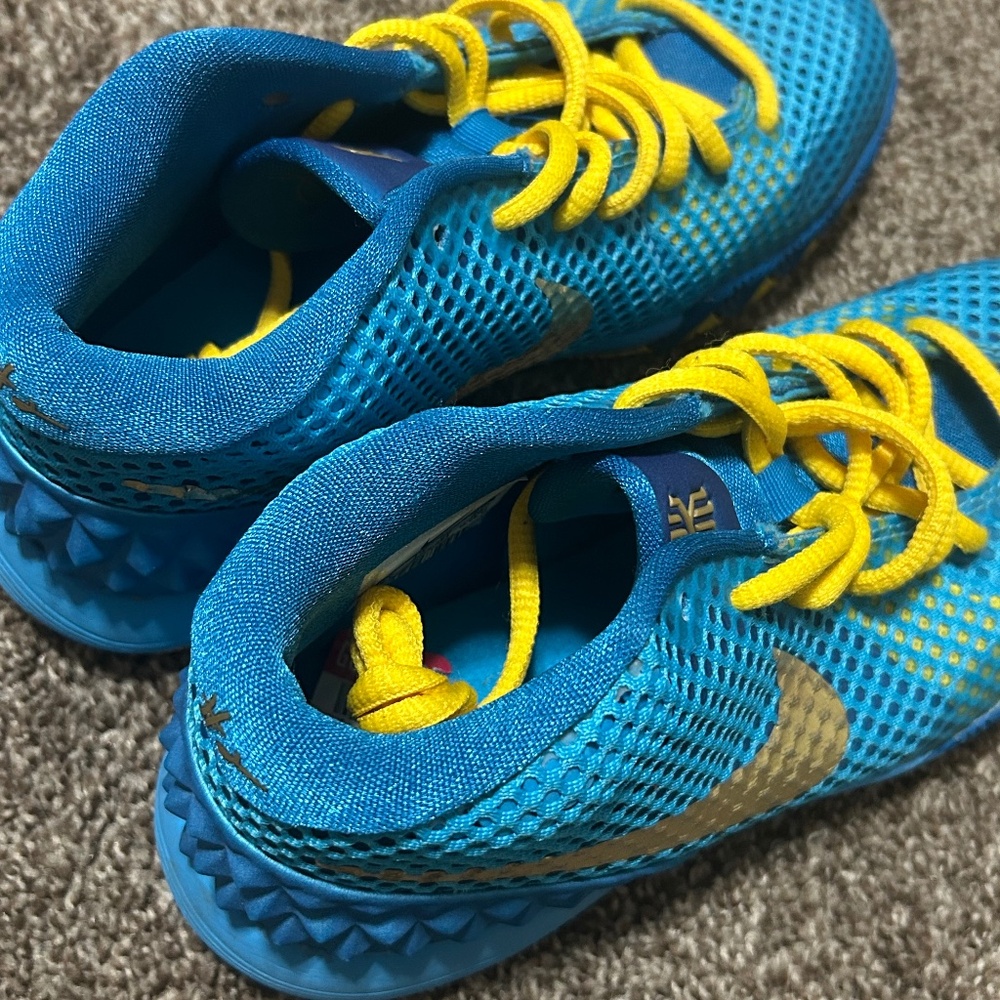 RARE!! Nike Kyrie 1 Cereal Basketball Shoe NWOB!!! - Picture 4 of 4